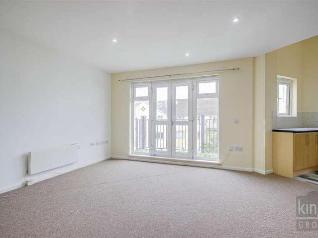 Flat for sale in Ponders End, Greater London