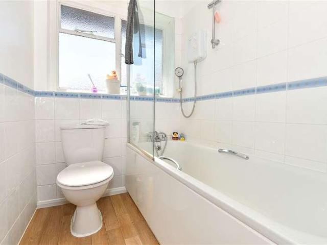 Flat for sale in Fole, Surrey