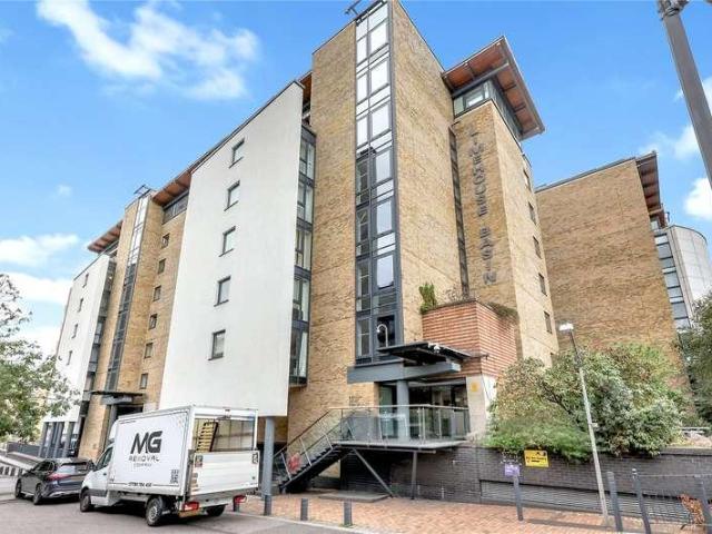 Flat for sale in Ratcliffe, Greater London
