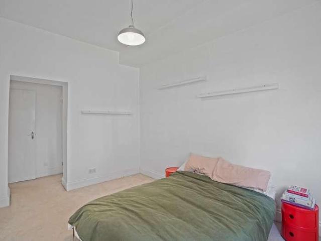 Flat for sale in East Dulwich, Greater London