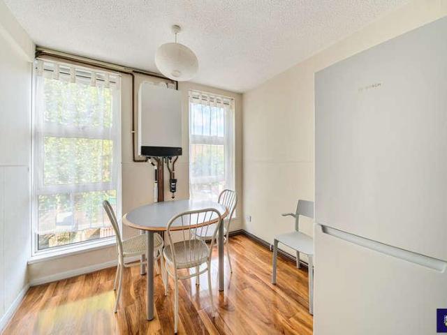 Flat for sale in Archway, Greater London