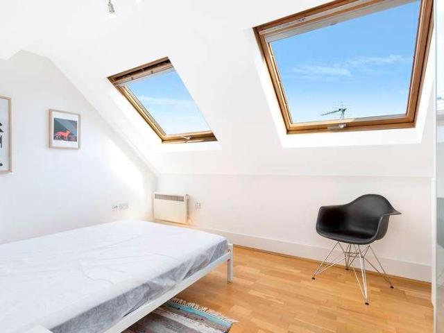 Flat for sale in North Kensington, Greater London