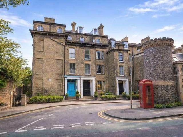 Flat for sale in Tower Hamlets, Ash