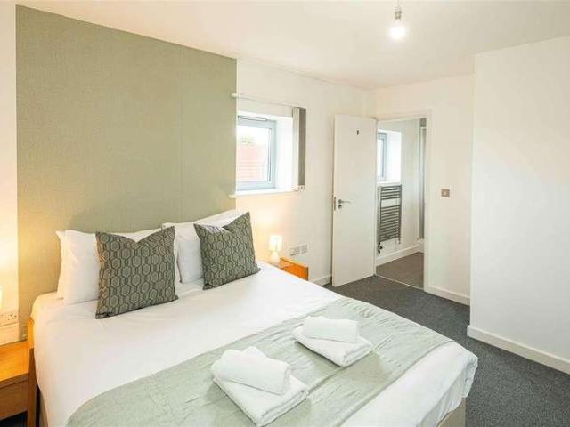 Flat for sale in Bromley-by-Bow, Bow