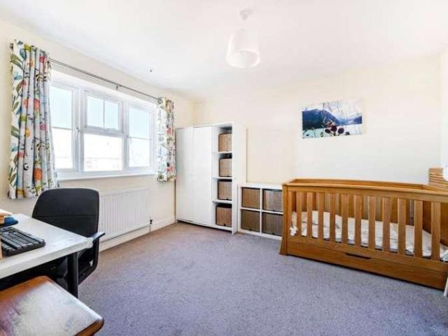 Flat for sale in Windsor, Spital