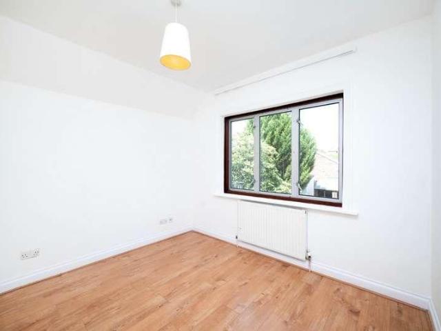 Flat for sale in Golders Green, Greater London