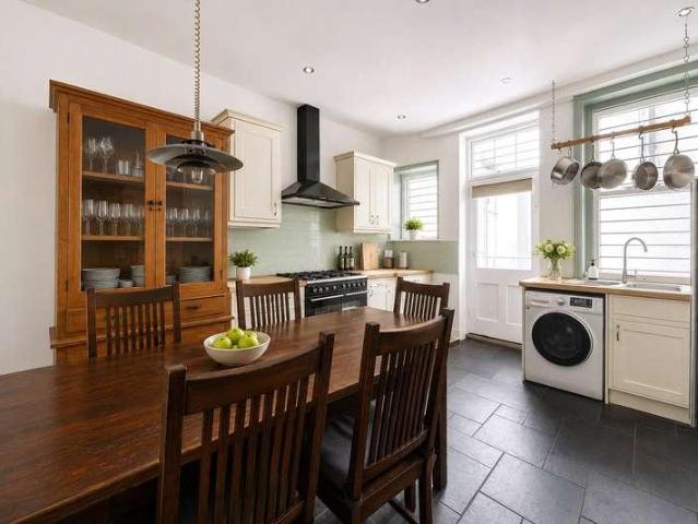 Flat for sale in West Hampstead, Greater London