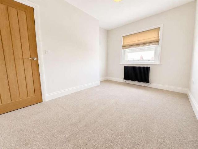 Flat for sale in Cliff Hill, Green Close