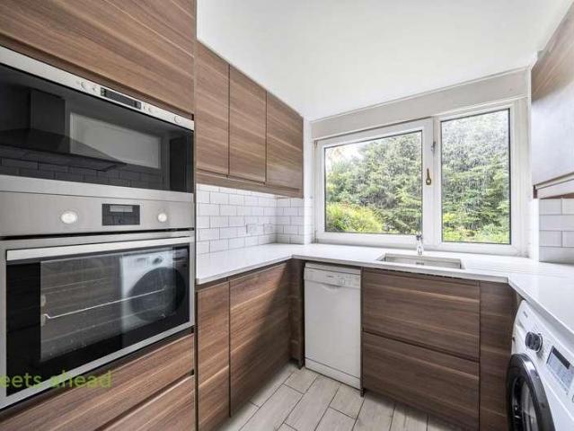 Flat for sale in London Borough of Croydon, Upper Norwood