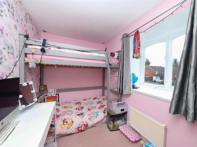 Flat for sale in Yiewsley, Greater London
