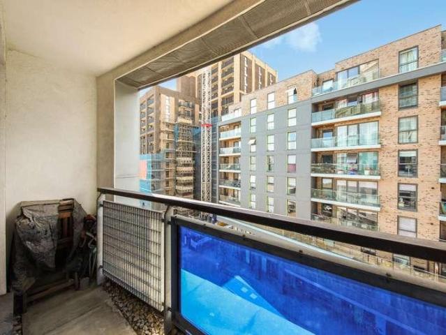Flat for sale in Greenwich Town Centre, Greater London
