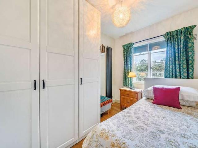 Flat for sale in Teddington, Hampton Wick