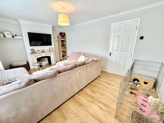 Flat for sale in Downside, Dunstable