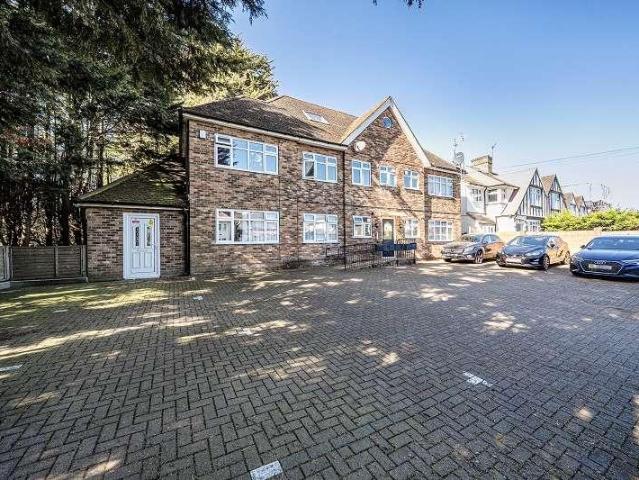 Flat for sale in Broadfields, Greater London