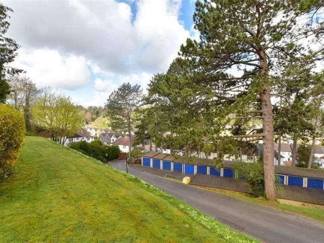 Flat for sale in Hillview, Surrey