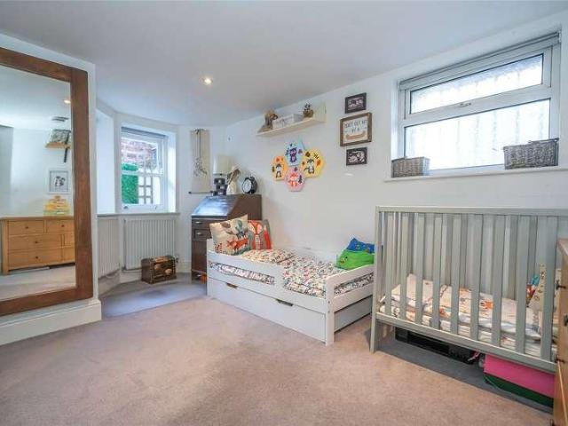 Flat for sale in Archway, Greater London