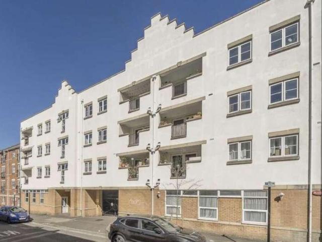 Flat for sale in London Borough of Lambeth, Greater London