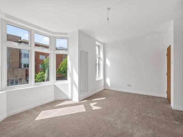 Flat for sale in London Borough of Merton, Merton Park