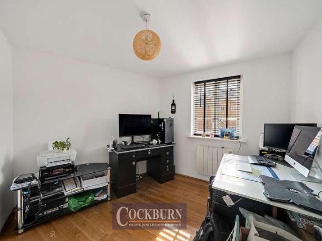 Flat for sale in Heath Court, Greater London