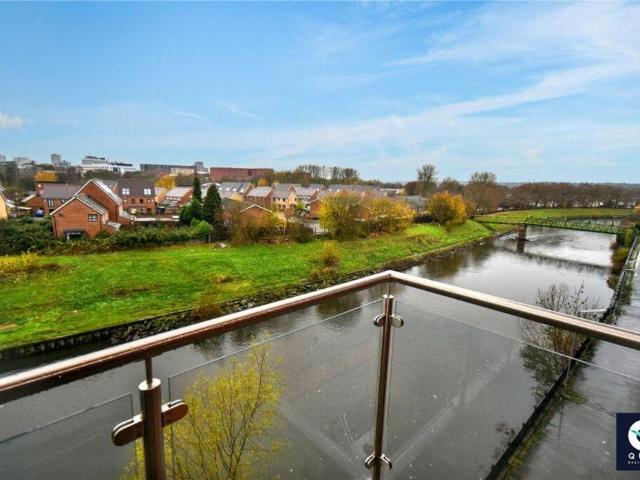 Flat for sale in Blackfriars, Salford