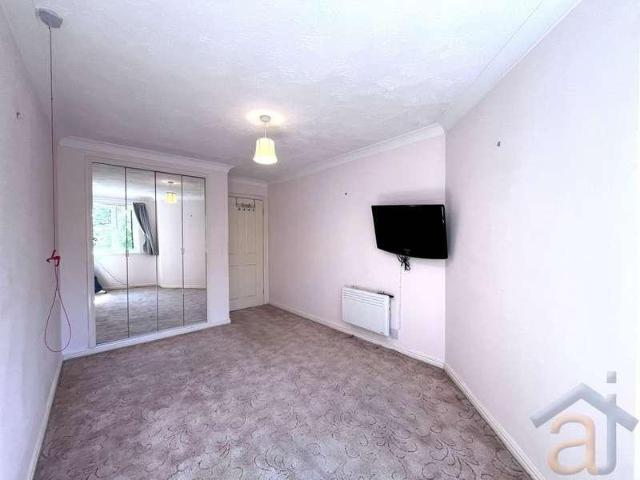 Flat for sale in Marshside, Southport