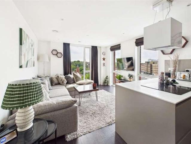Flat for sale in Streatham Hill, Greater London