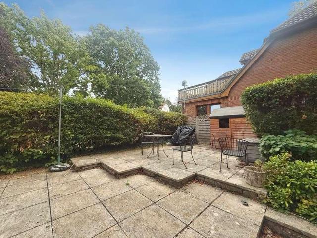 Flat for sale in Buckler's Park, Crowthorne
