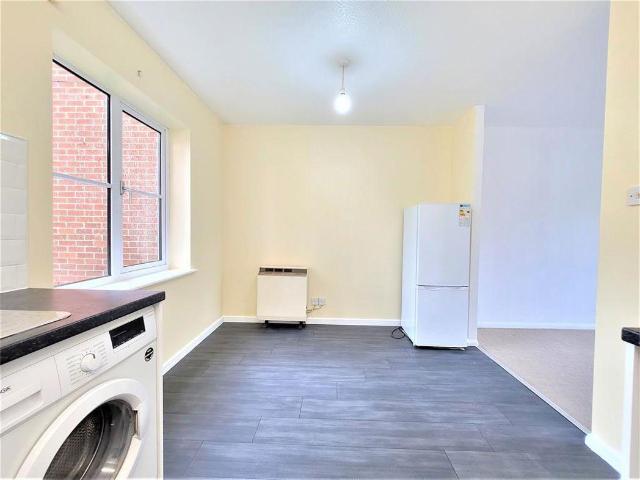 Flat for sale in Katesgrove, Reading