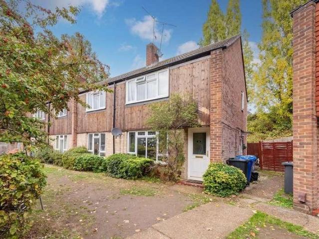 Flat for sale in Furze Platt, Maidenhead