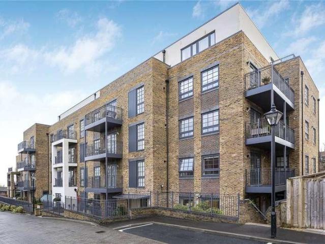 Flat for sale in High Barnet, Isle Of Man