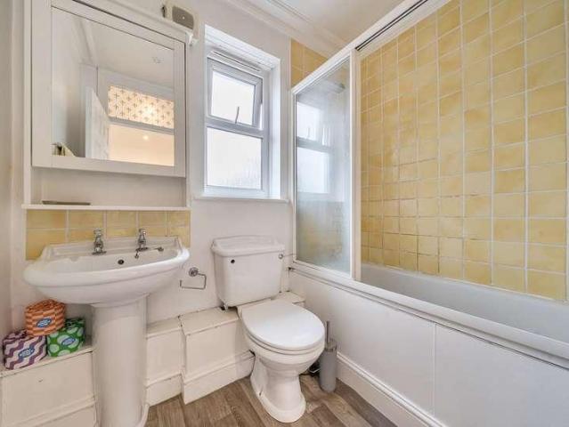 Flat for sale in Southfields, Greater London