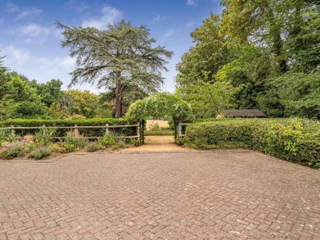 Flat for sale in Aston, Remenham