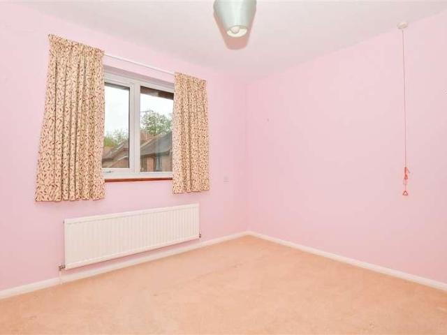 Flat for sale in Tonbridge, Tonbridge and Malling