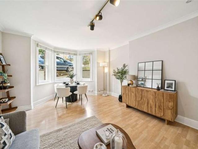 Flat for sale in London Borough of Wandsworth, Greater London