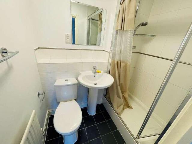 Flat for sale in West Finchley, Greater London