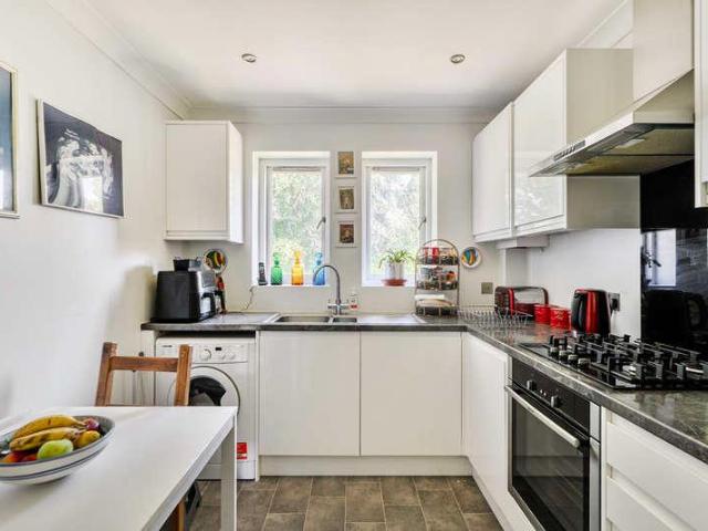 Flat for sale in Pachesham Park, Surrey
