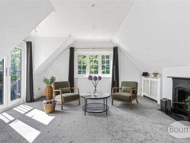 Flat for sale in Sheerwater, Woking