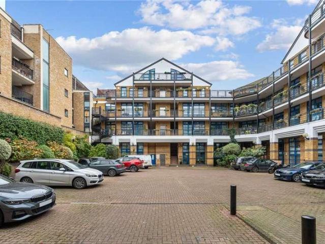 Flat for sale in Spitalfields, Greater London