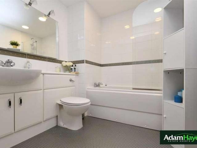 Flat for sale in North Finchley, Isle Of Man