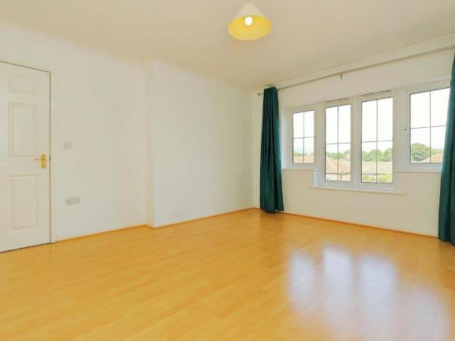 Flat for sale in Pudsey, West Yorkshire
