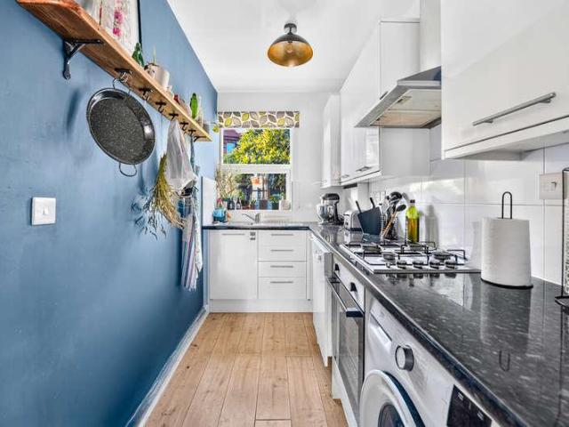 Flat for sale in Harringay, Greater London