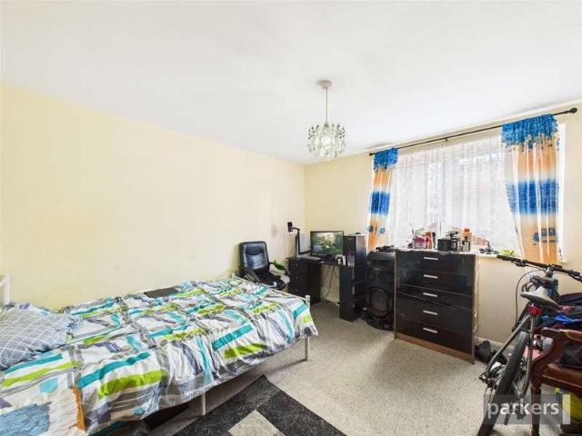 Flat for sale in Battle, Reading