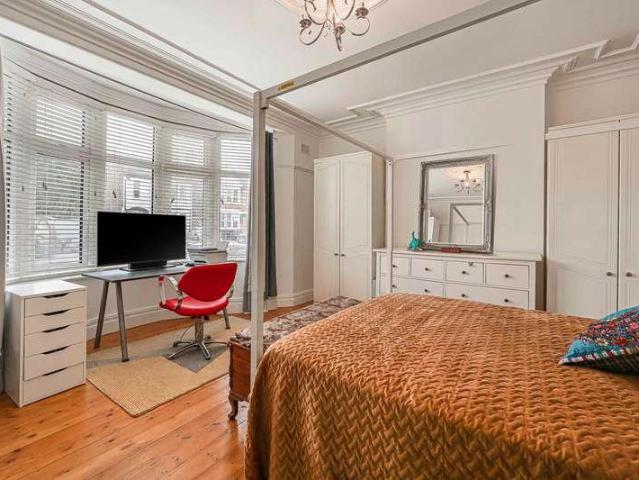 Flat for sale in Westcliff-on-Sea, Southend-on-Sea