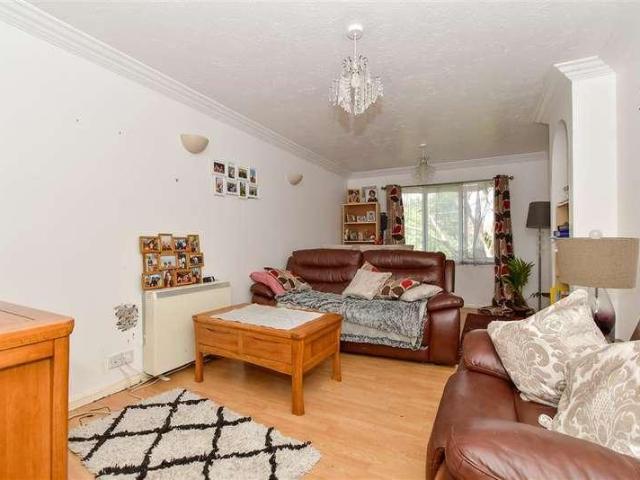 Flat for sale in Dagenham, Chadwell Heath
