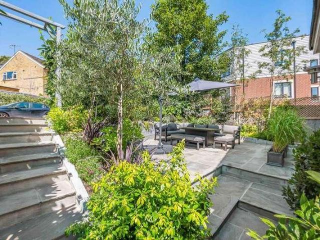 Flat for sale in Henley-on-Thames, Berrick Salome