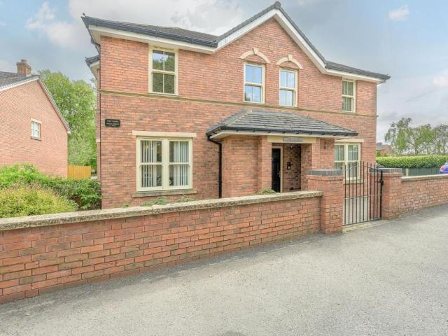 Flat for sale in Coseley, West Midlands