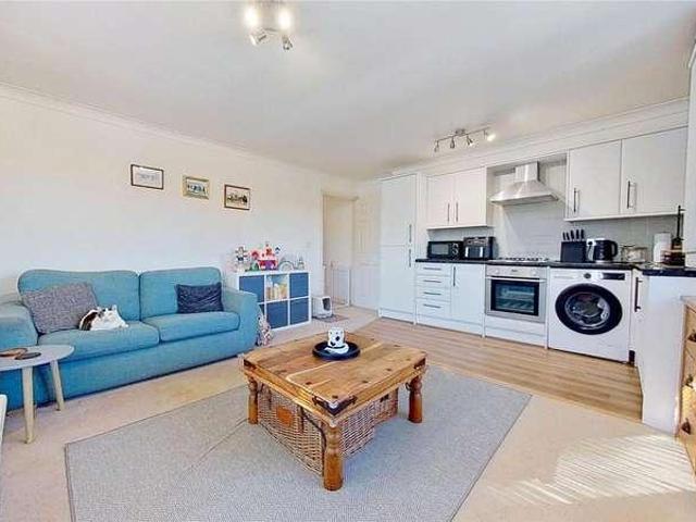Flat for sale in Lancing, Adur