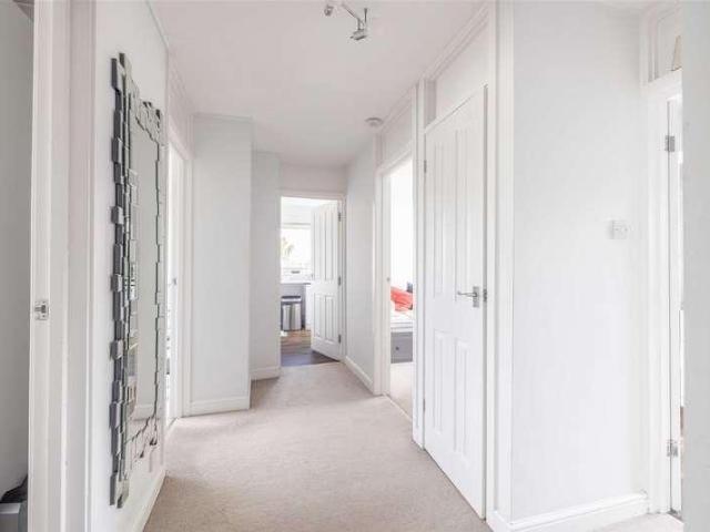 Flat for sale in Windsor, Dedworth