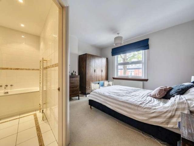 Flat for sale in Sevenoaks, The Butts
