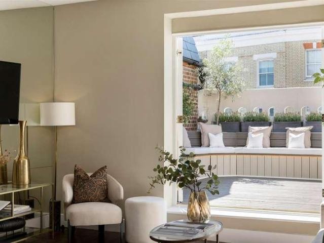 Flat for sale in West Kensington, Greater London